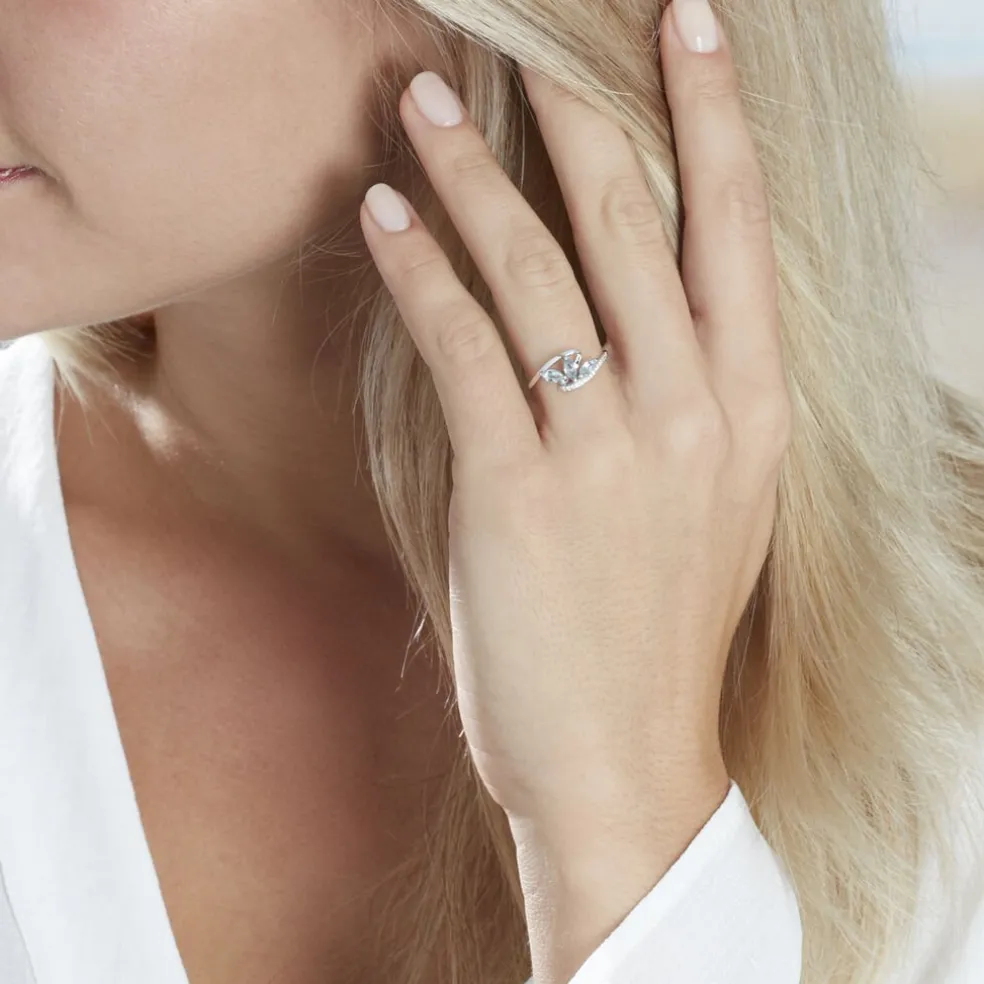 Bague Petale Or Blanc Topaze Et Oxyde De Zirconium