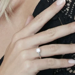 Bague Solitaire Fiona Or Blanc Diamant Synthetique