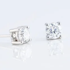 Boucles D'oreilles Puces 4 Griffes Or Blanc Diamant Synthetique