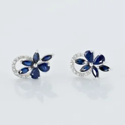 Boucles D'oreilles Puces Bouquet Or Blanc Saphir Et Diamant
