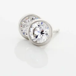 Boucles D'oreilles Puces Daria Serti Clos Or Blanc Oxyde De Zirconium