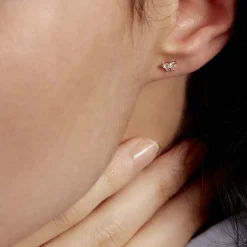 Boucles D'oreilles Puces Eleanor Fleur Or Jaune Oxyde De Zirconium