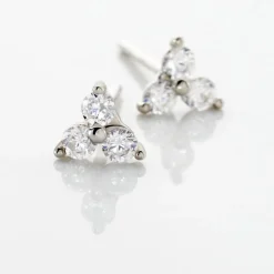 Boucles D'oreilles Puces Eleanor Fleur Or Blanc Oxyde De Zirconium