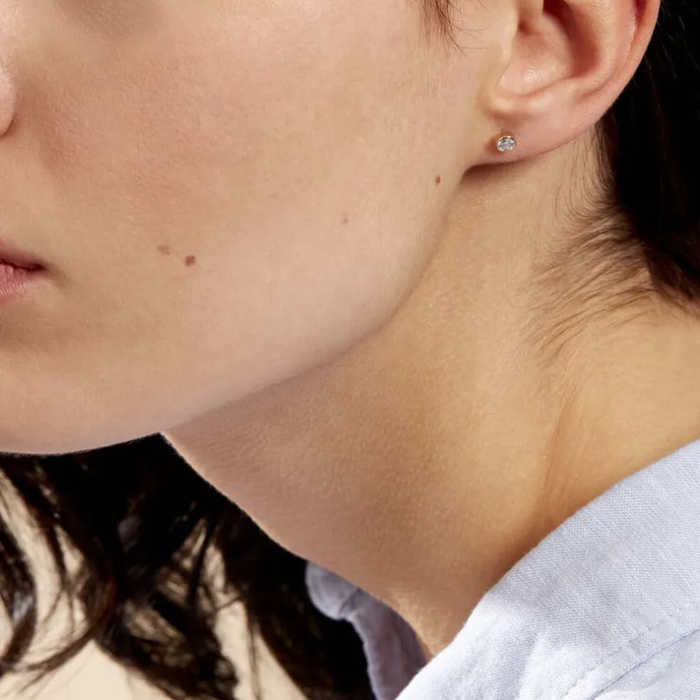 Boucles D'oreilles Puces Elda Serti Clos Or Jaune Oxyde De Zirconium