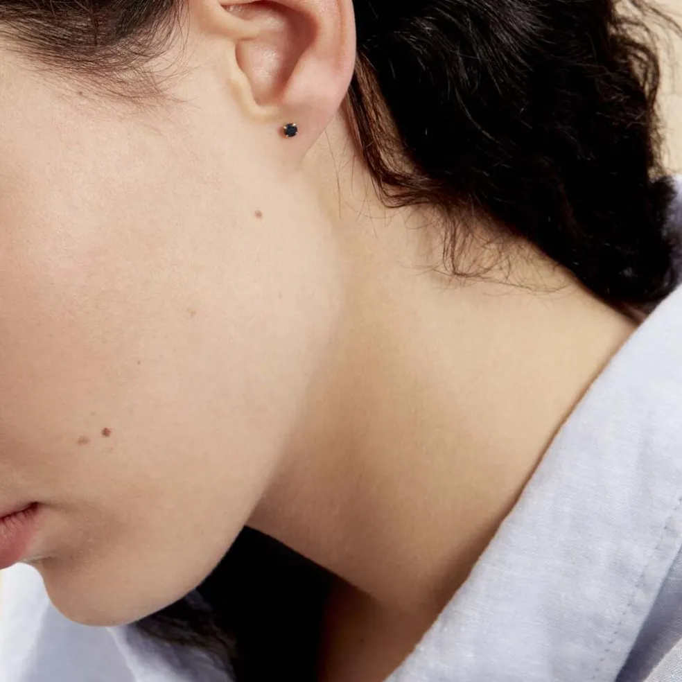 Boucles D'oreilles Puces Elea Serti Griffe Or Jaune Saphir