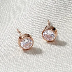 Boucles D'oreilles Puces Elda Serti Clos Or Rose Oxyde De Zirconium