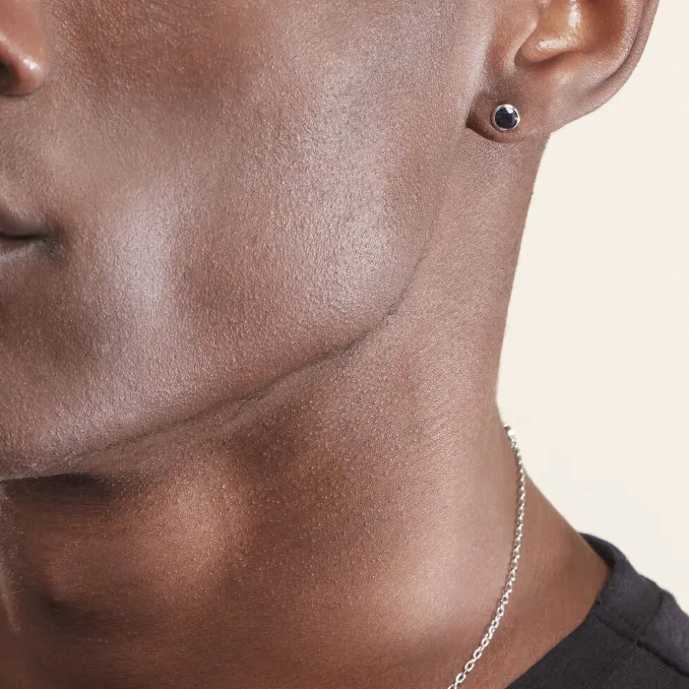 Boucles D'oreilles Puces Edy Serti Clos Or Blanc Saphir