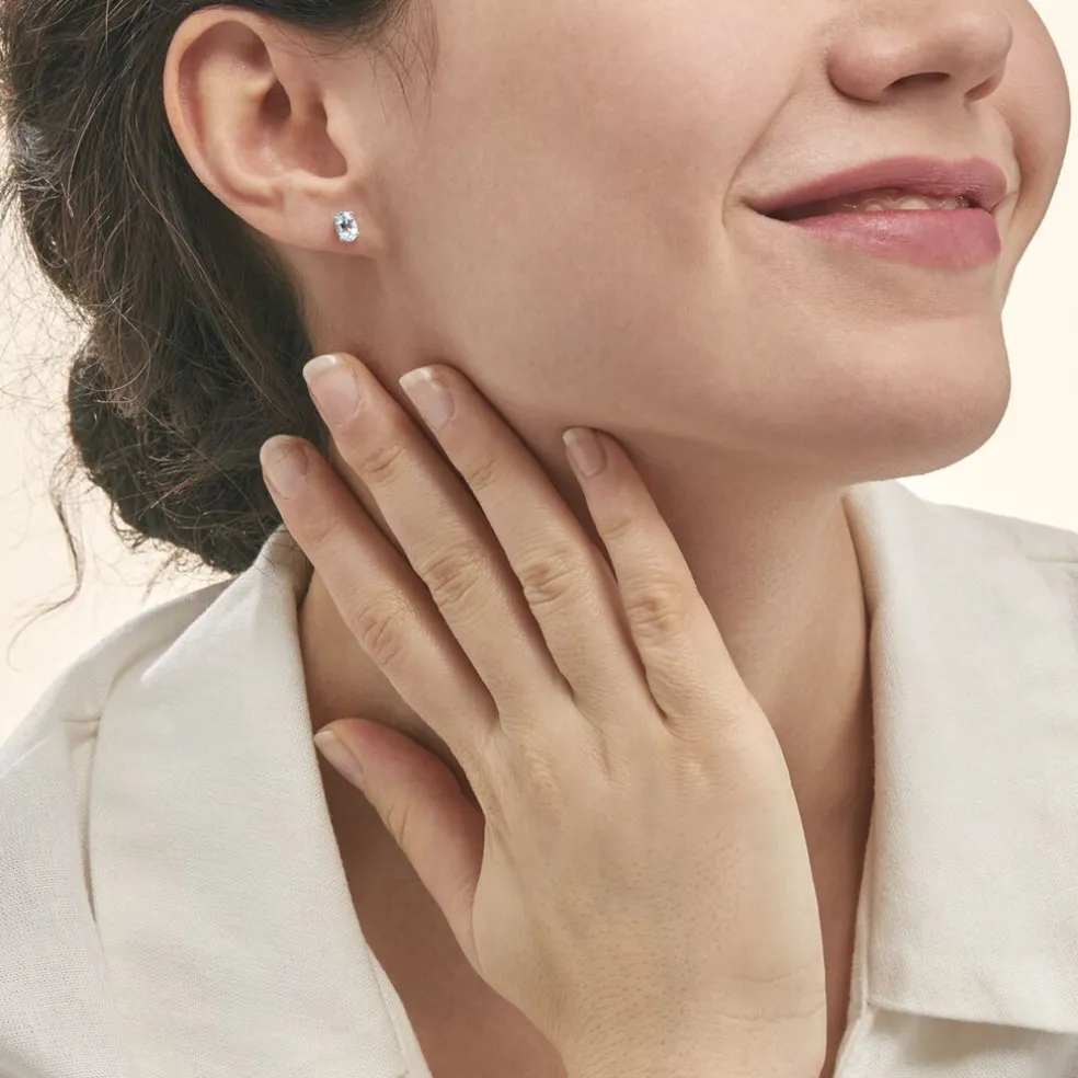 Boucles D'oreilles Puces Ovale Serti Griffe Or Blanc Topaze